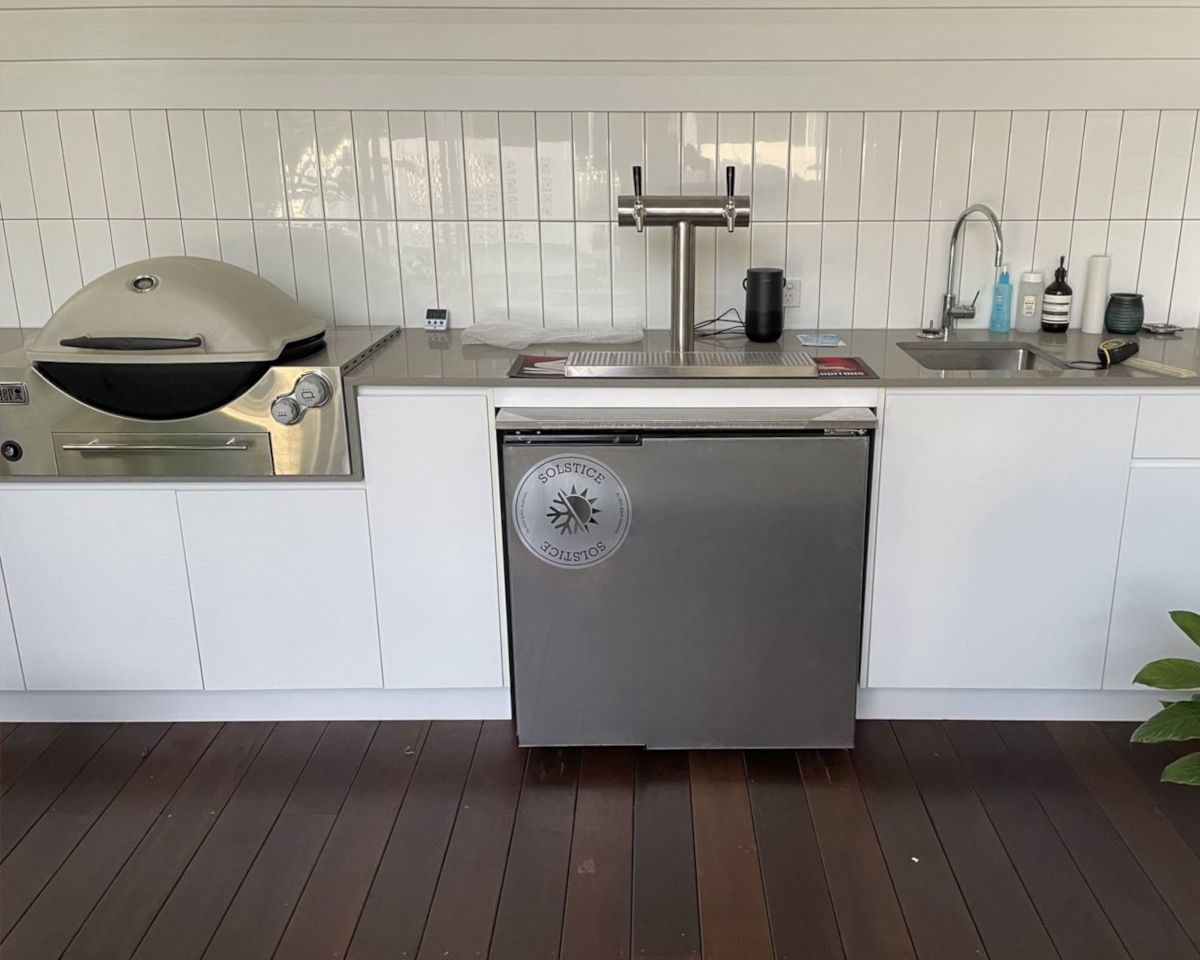 Kegmaster Outdoor Kegerator Solstice Under Bench Kegerator Fridge with Quadruple Tap 4 Taps - Distillery King Australia